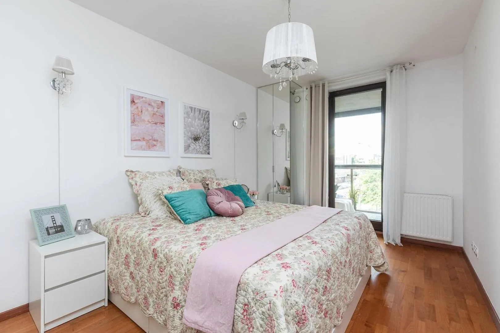 Superapart Towarowa 35 location